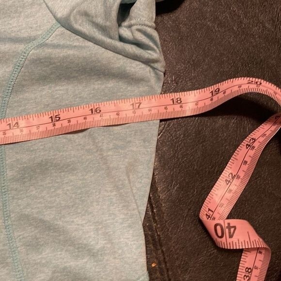 Reebok top size small - Picture 5 of 7